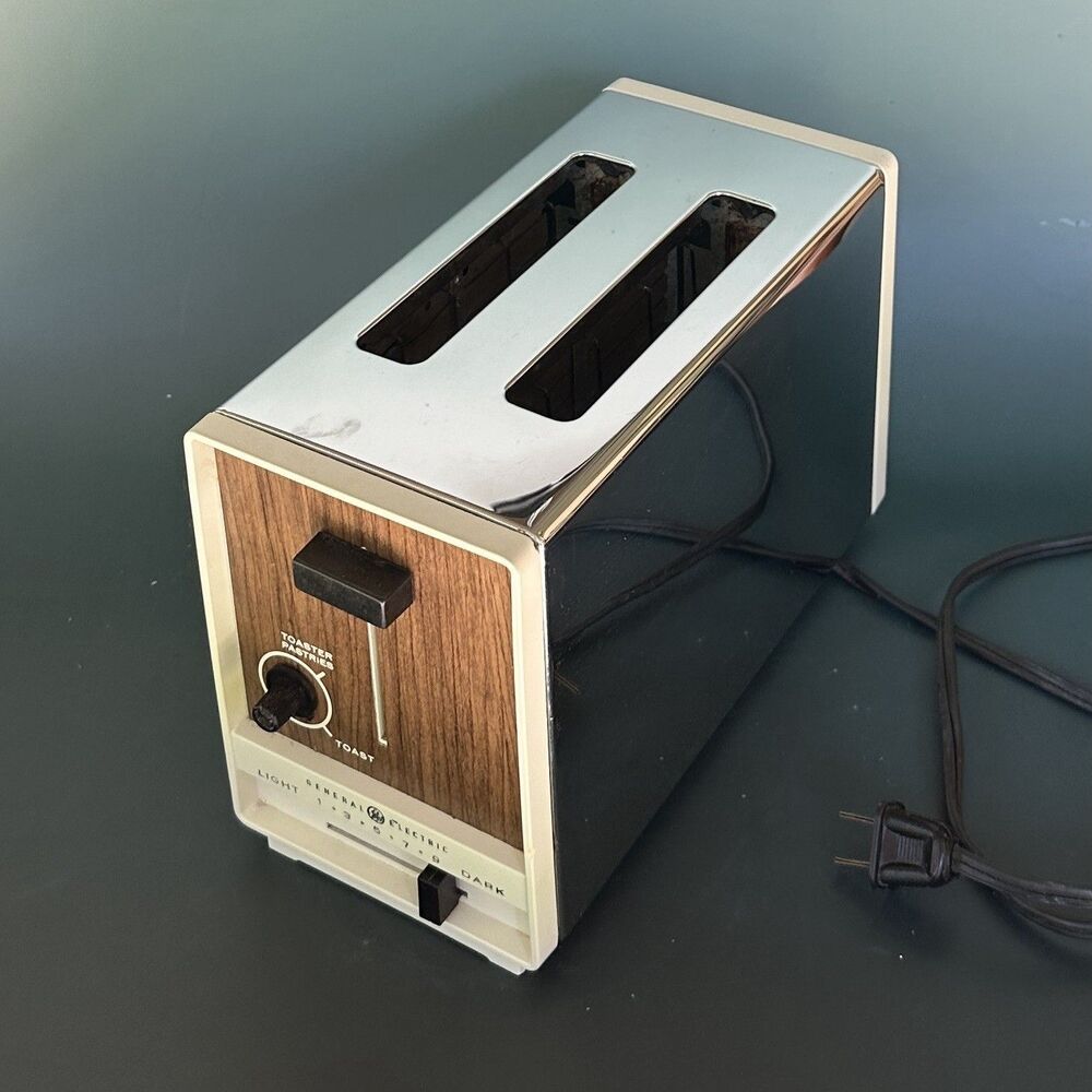 VTG Toaster GE General Electric 2 Slice Retro Mid Century Woodgrain Chrome USA